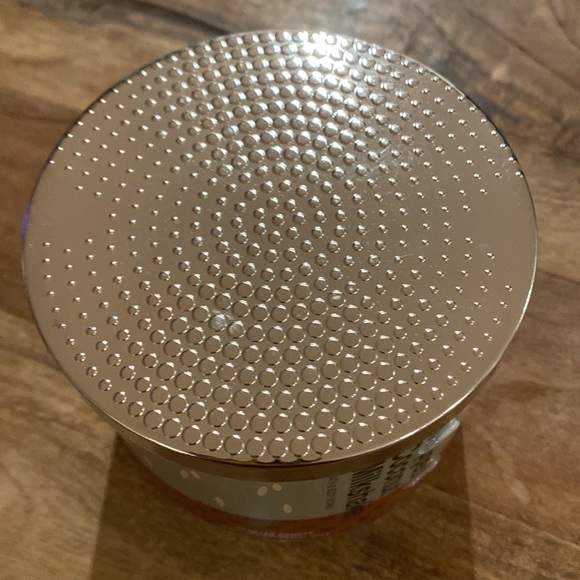 Bath & Body Works whipped coconut milkshake 3 wick candle - Picture 4 of 6